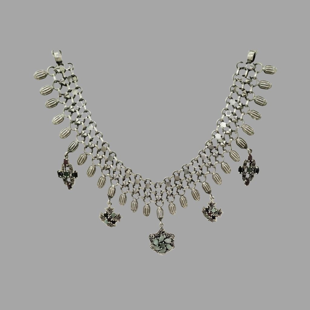 https://www.jewelnidhi.com/img/1609570604AQ NECK 0030.jpg